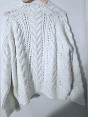 🤍✨Wind River White Cable Knit Women’s Sweater